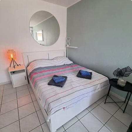 Apartament Gemuetliches Studio, Pool, Parkplatz. Ohne Vis-A-Vis. Fréjus Zewnętrze zdjęcie