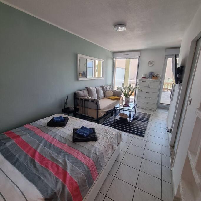 Apartament Gemuetliches Studio, Pool, Parkplatz. Ohne Vis-A-Vis. Fréjus Zewnętrze zdjęcie