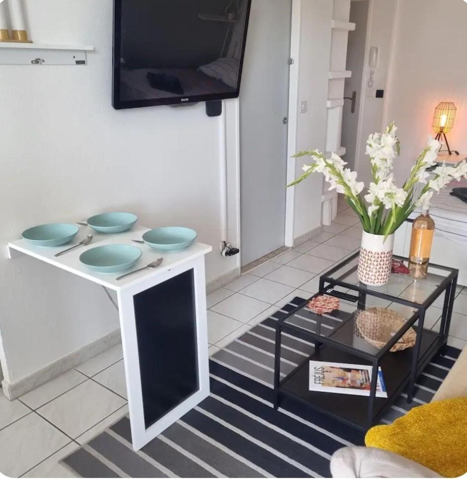 Apartament Gemuetliches Studio, Pool, Parkplatz. Ohne Vis-A-Vis. Fréjus Zewnętrze zdjęcie